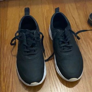Black & white Nike’s